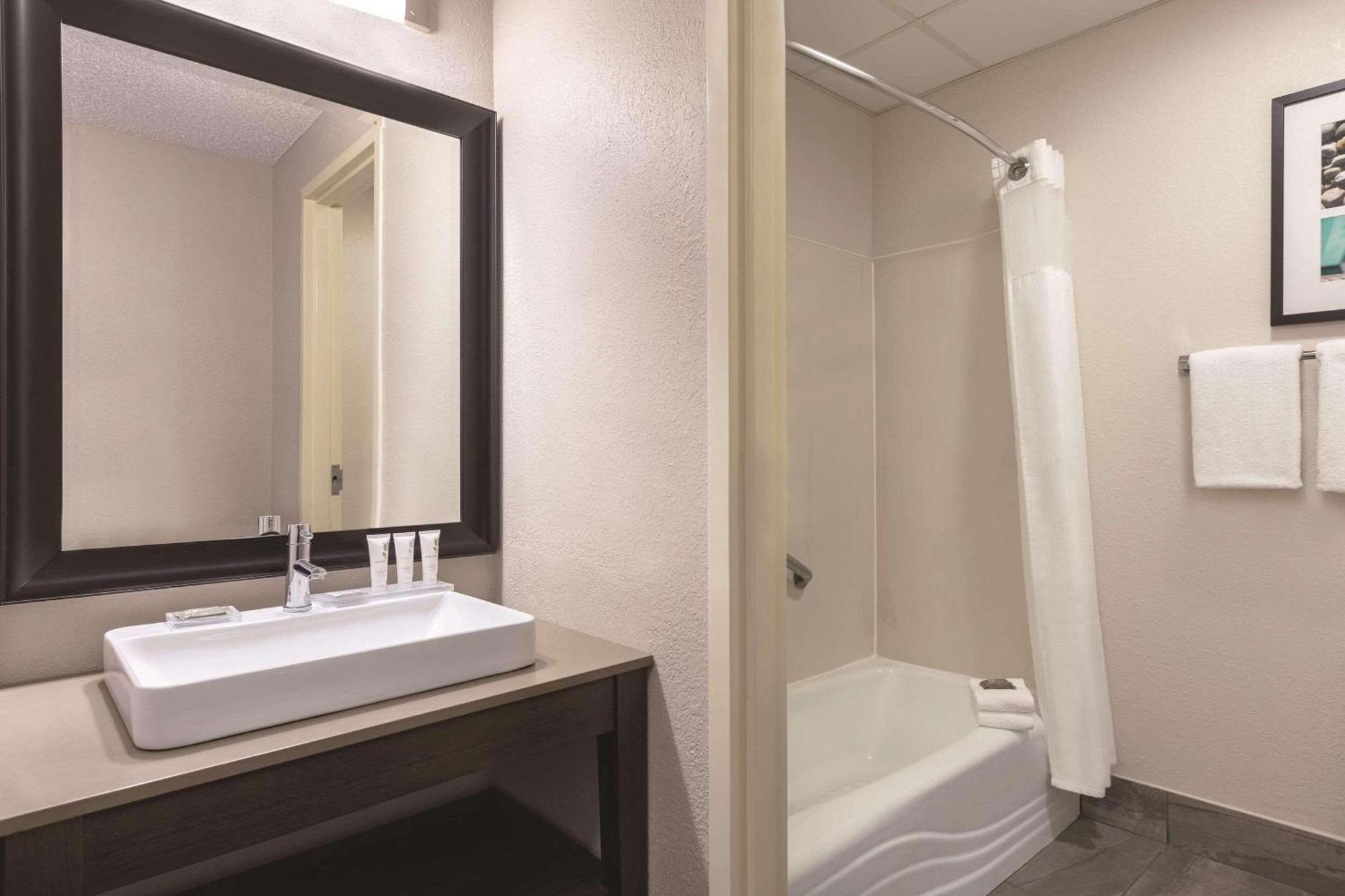 Country Inn & Suites By Radisson, Port Clinton, Oh Extérieur photo