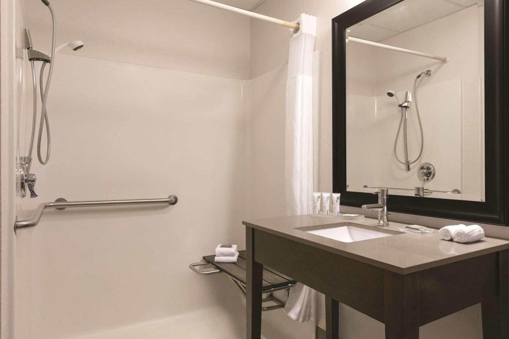 Country Inn & Suites By Radisson, Port Clinton, Oh Extérieur photo